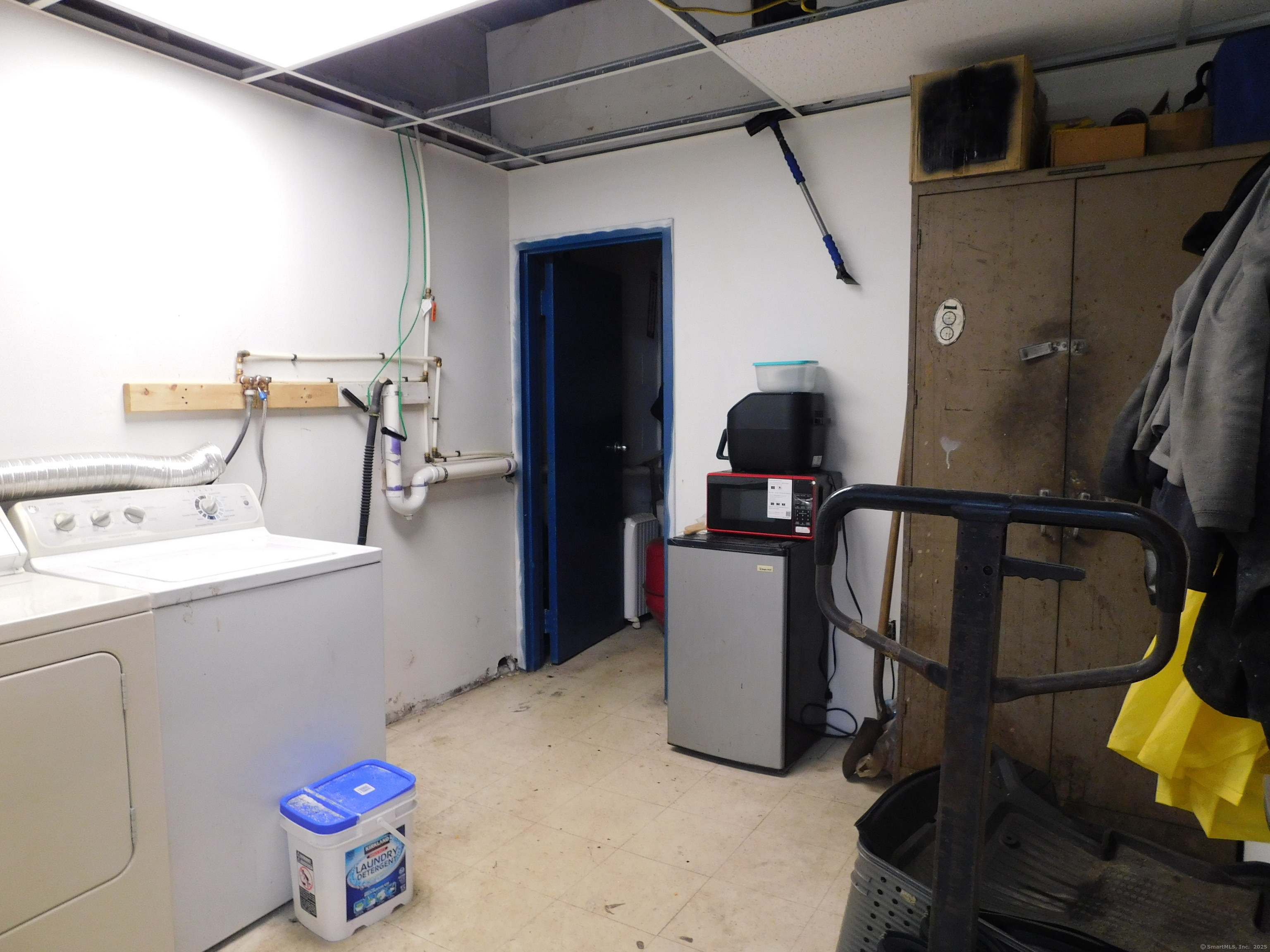 592 Elm Street Windsor Locks CT 06096