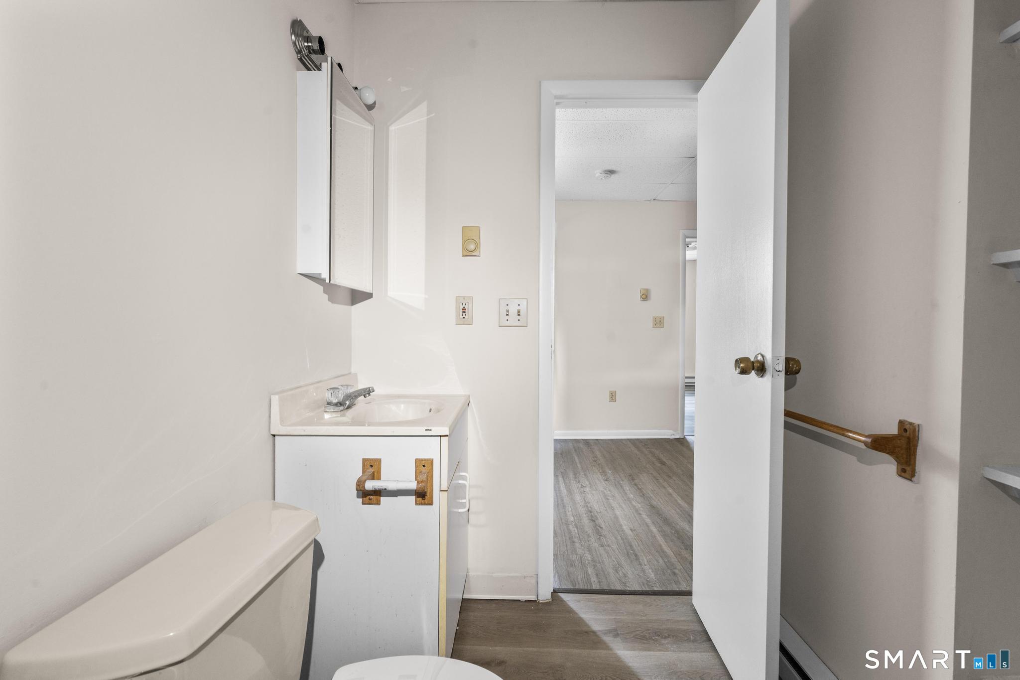 985 Bank Street Waterbury CT 06708