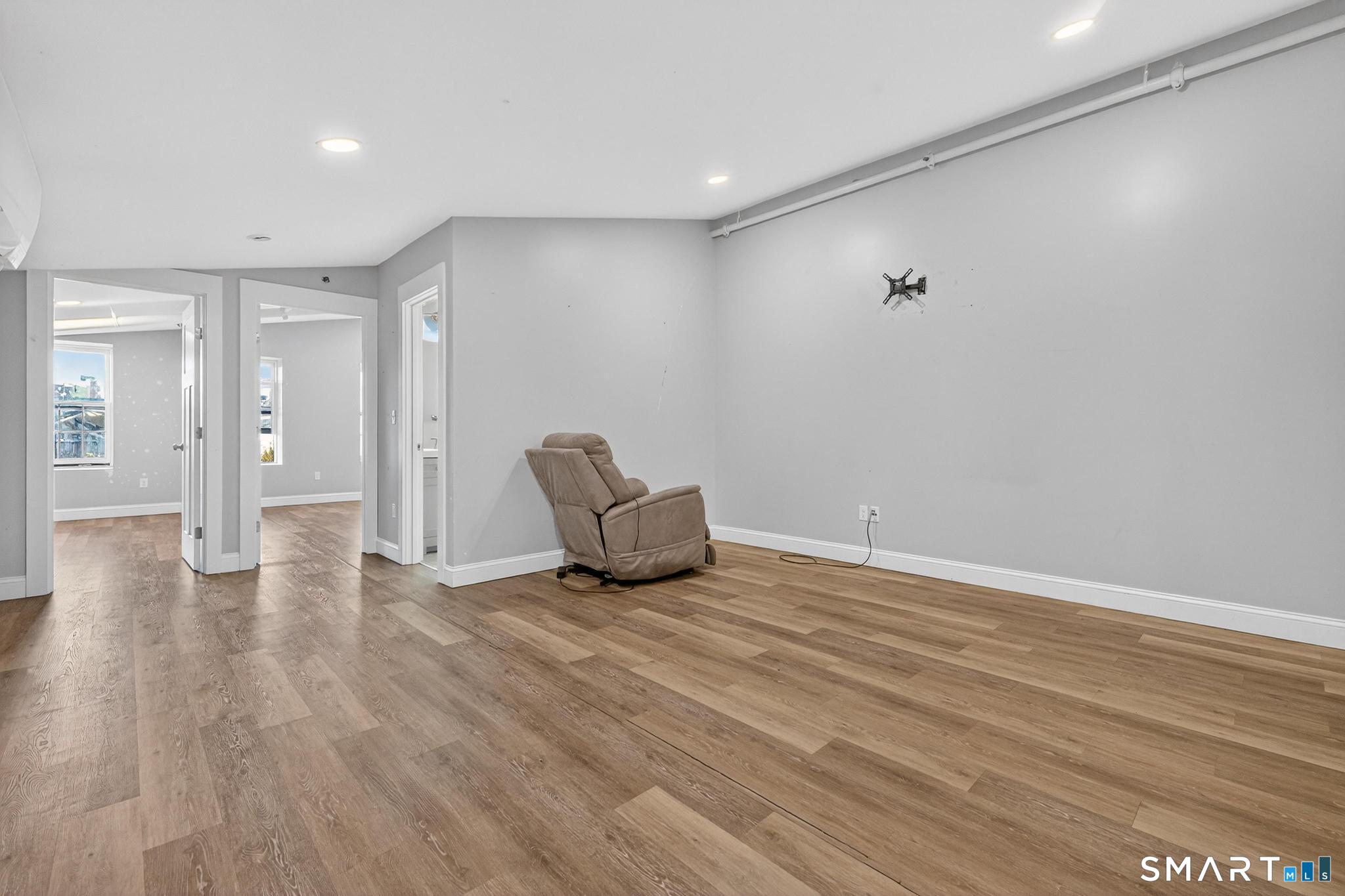90-94 Bank Street New London CT 06320