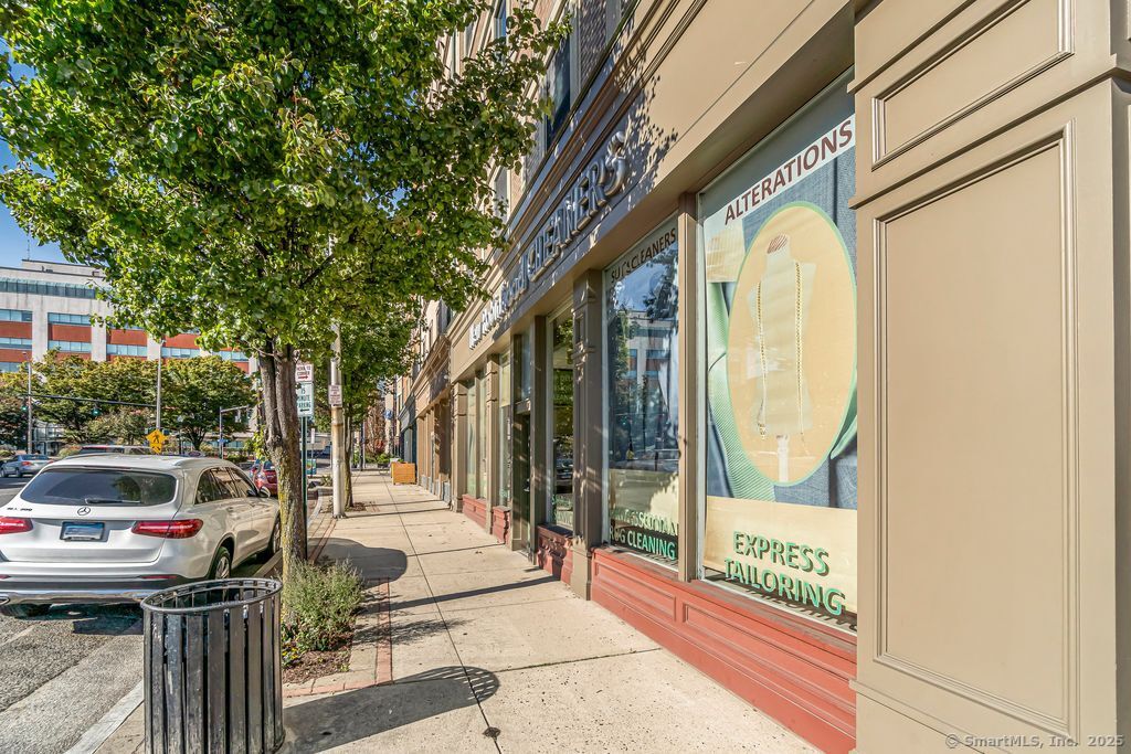 23 Lafayette Circle Bridgeport CT 06604