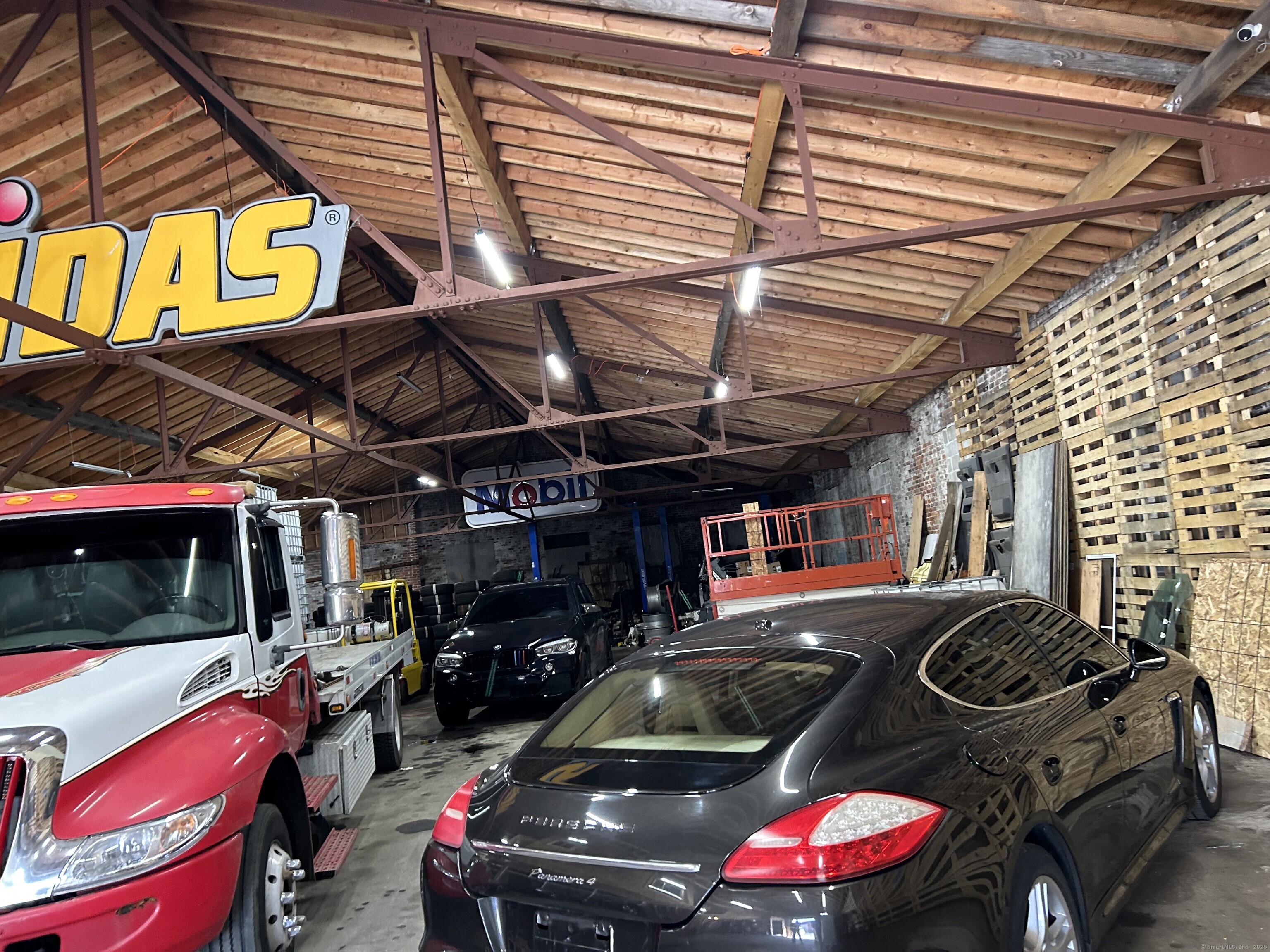 15 East Farm Street Waterbury CT 06704