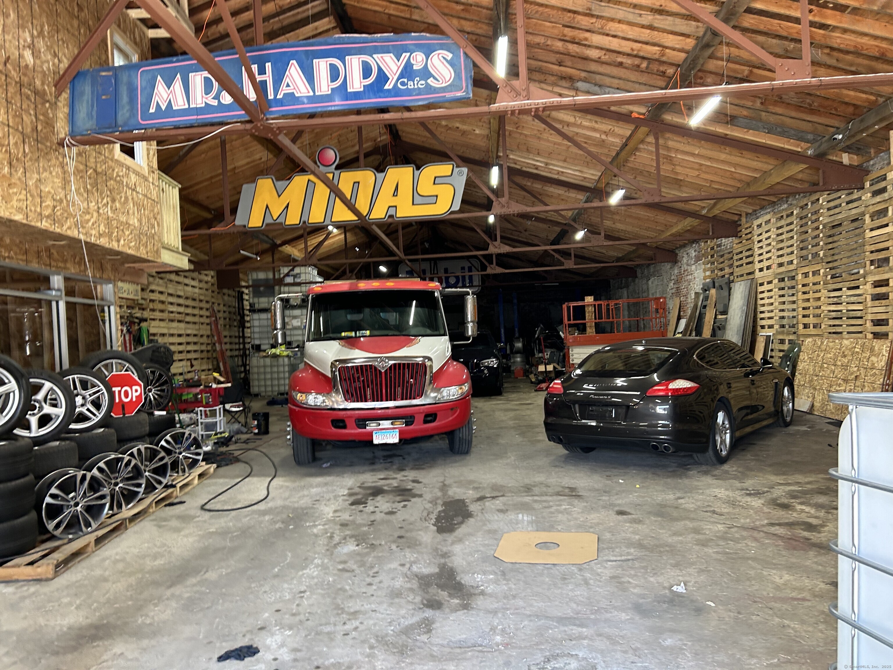 15 East Farm Street Waterbury CT 06704