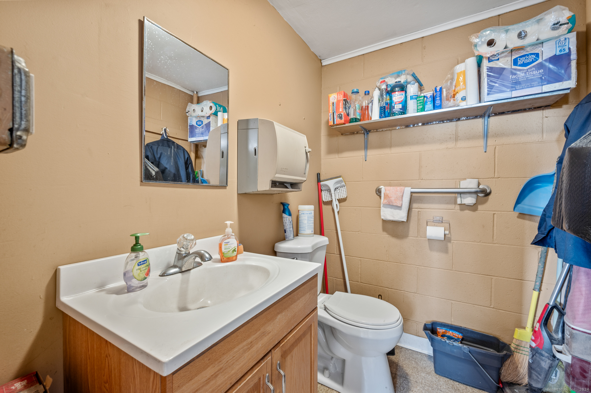 15 King Spring Road Windsor Locks CT 06096