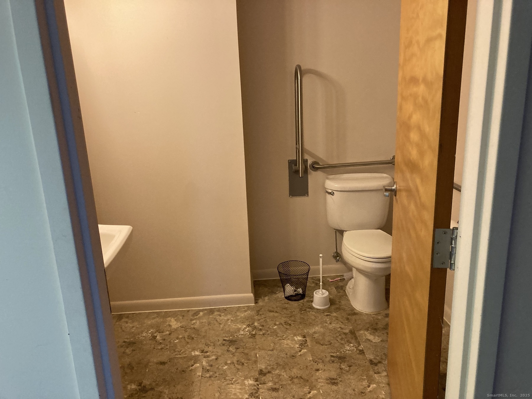 1595 Hartford New London Turnpike Montville CT 06370
