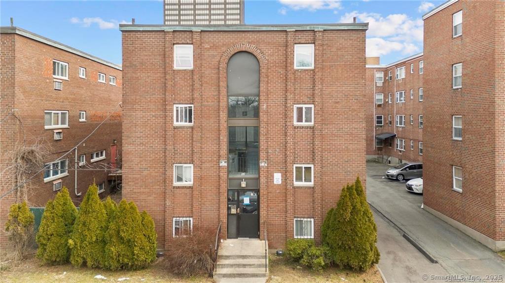 32-48 Huntington Street Hartford CT 06105
