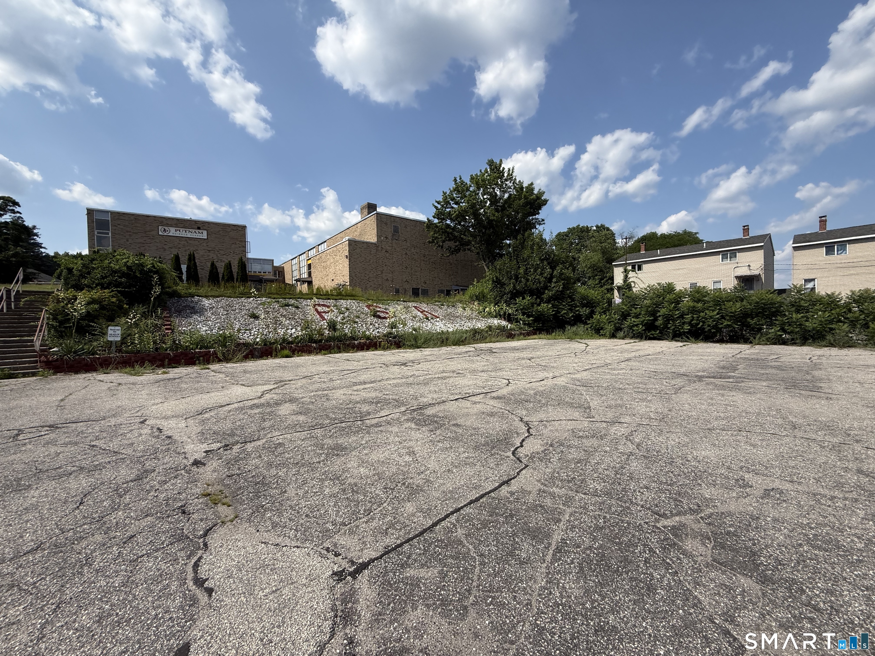 18 Maple Street Putnam CT 06260