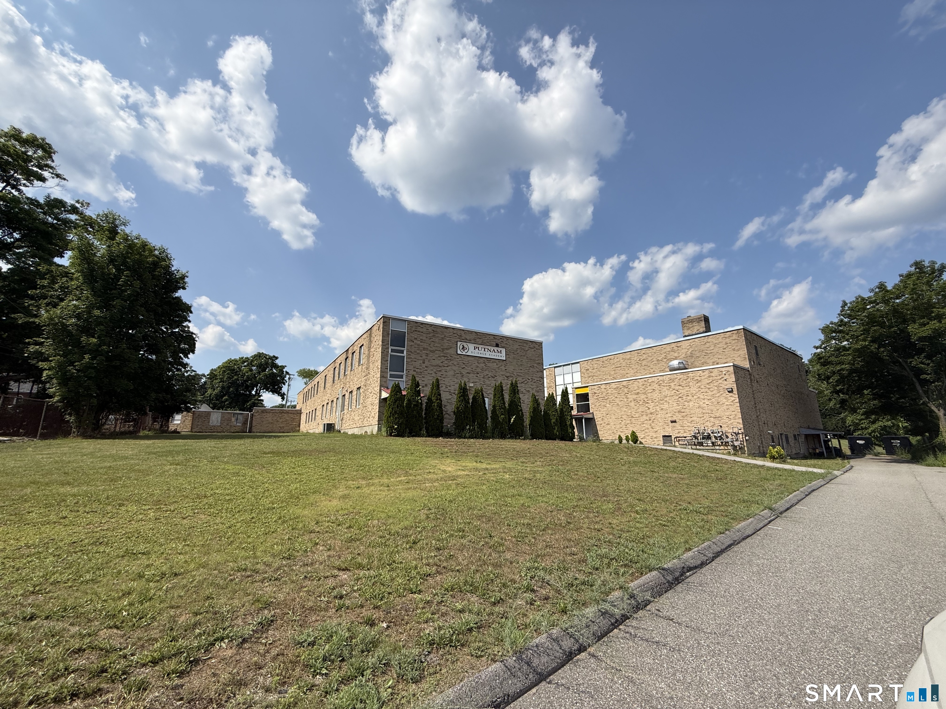 18 Maple Street Putnam CT 06260