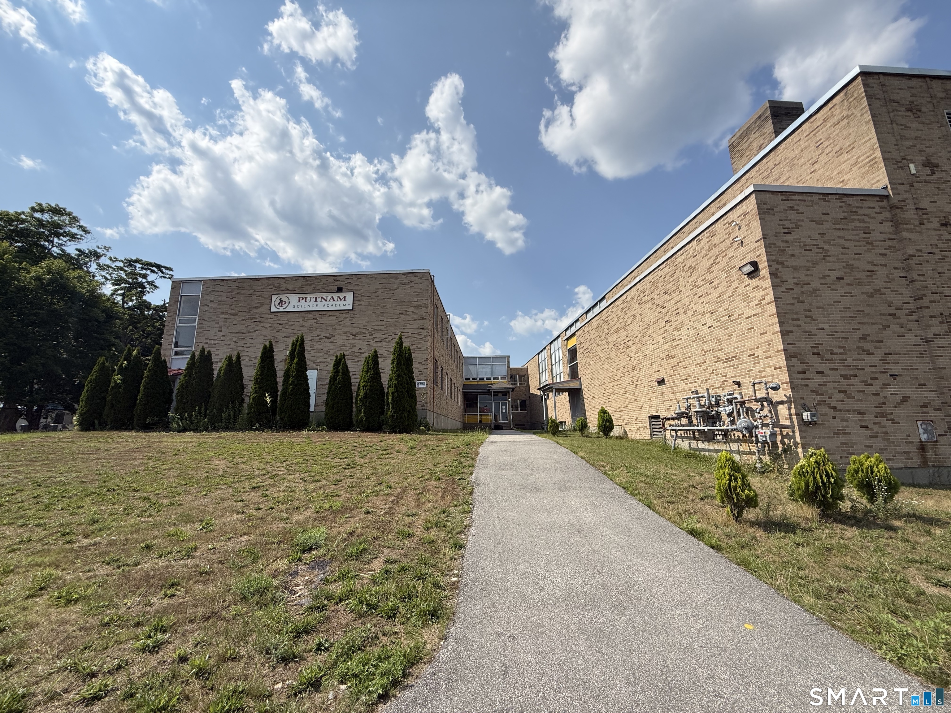 18 Maple Street Putnam CT 06260