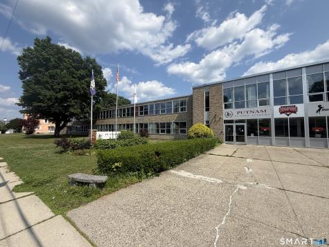 18 Maple Street Putnam CT 06260