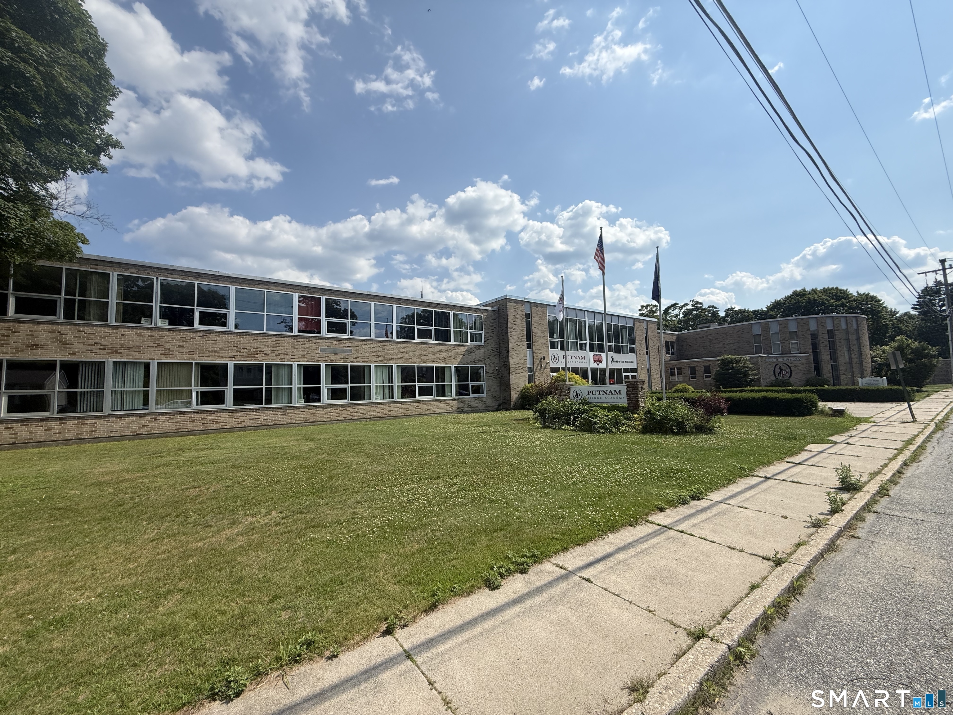 18 Maple Street Putnam CT 06260