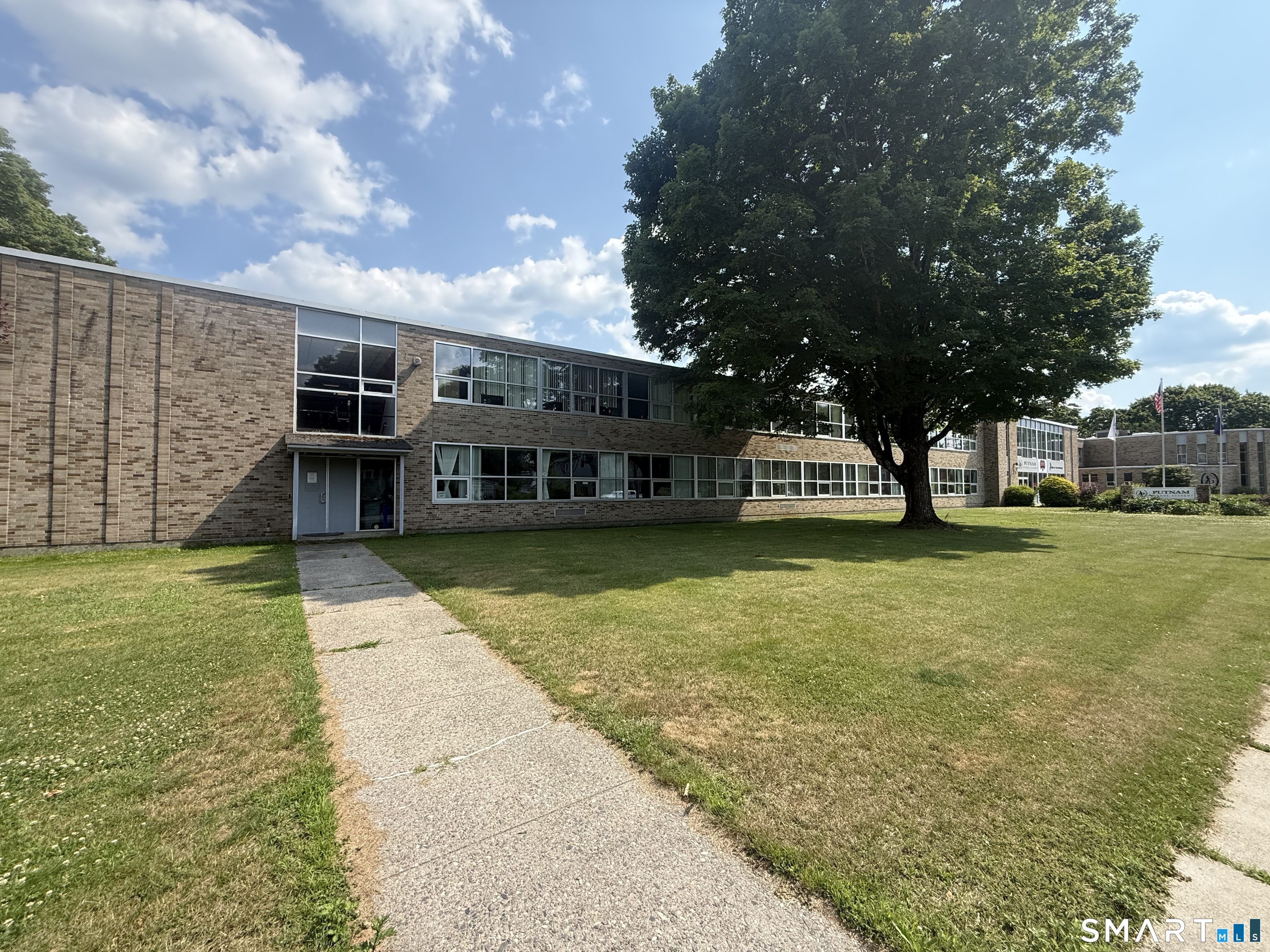18 Maple Street Putnam CT 06260