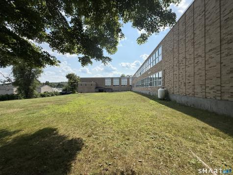 18 Maple Street Putnam CT 06260