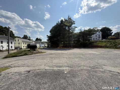 18 Maple Street Putnam CT 06260