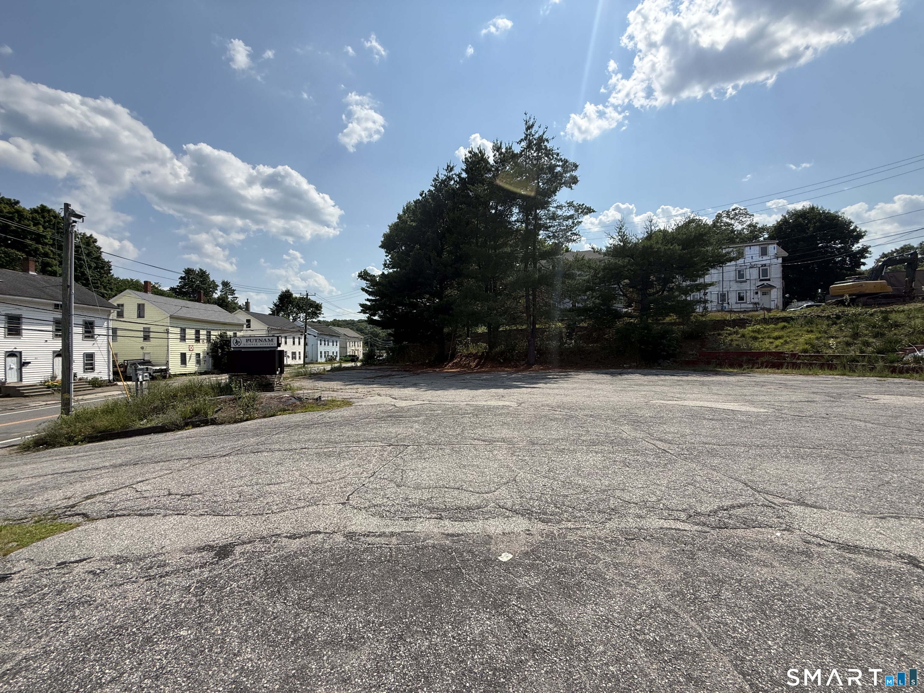 18 Maple Street Putnam CT 06260