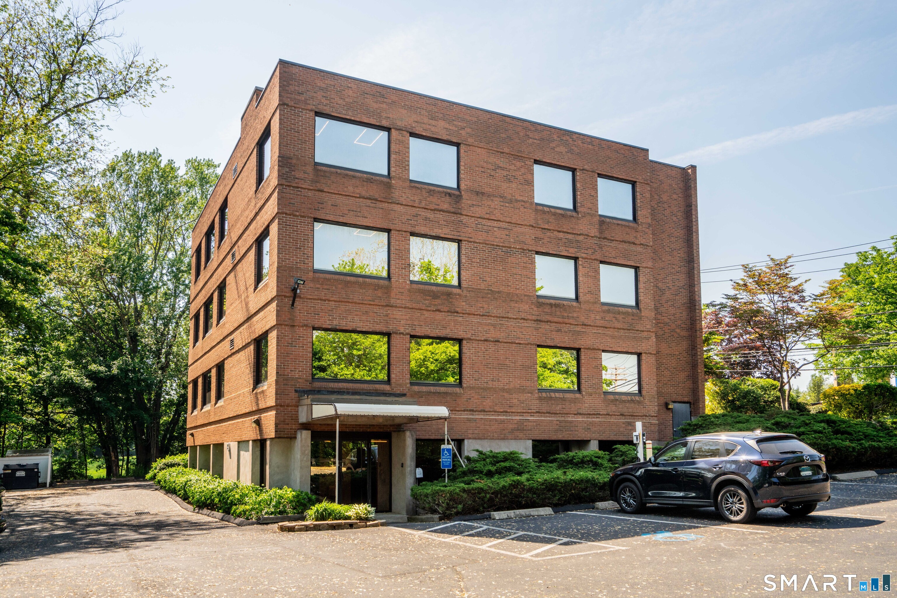 2751 Dixwell Avenue Hamden CT 06518