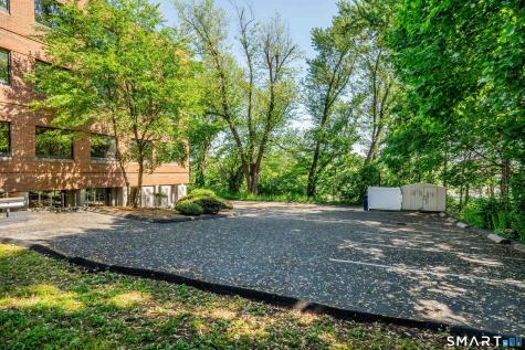 2751 Dixwell Avenue Hamden CT 06518