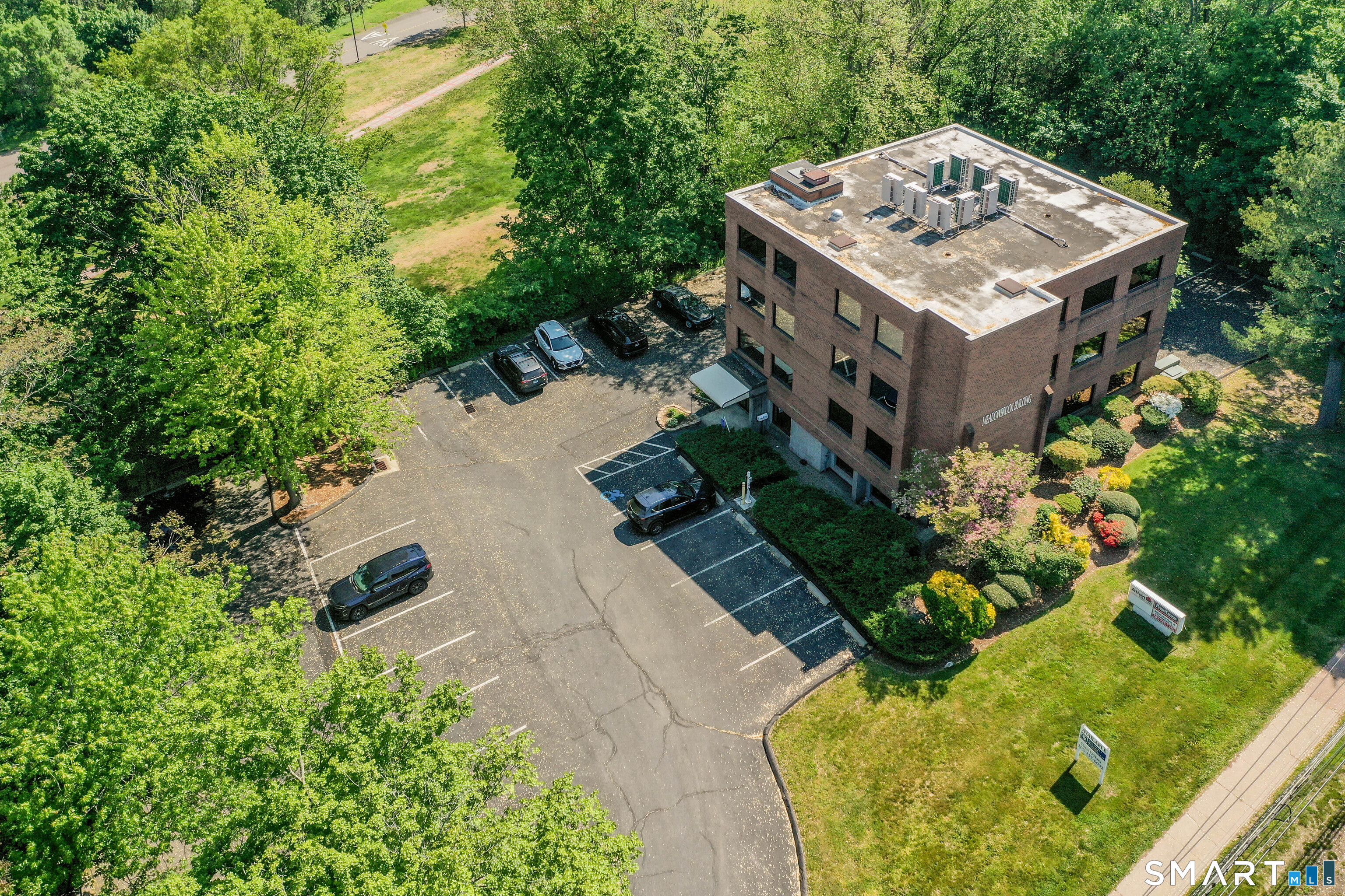 2751 Dixwell Avenue Hamden CT 06518