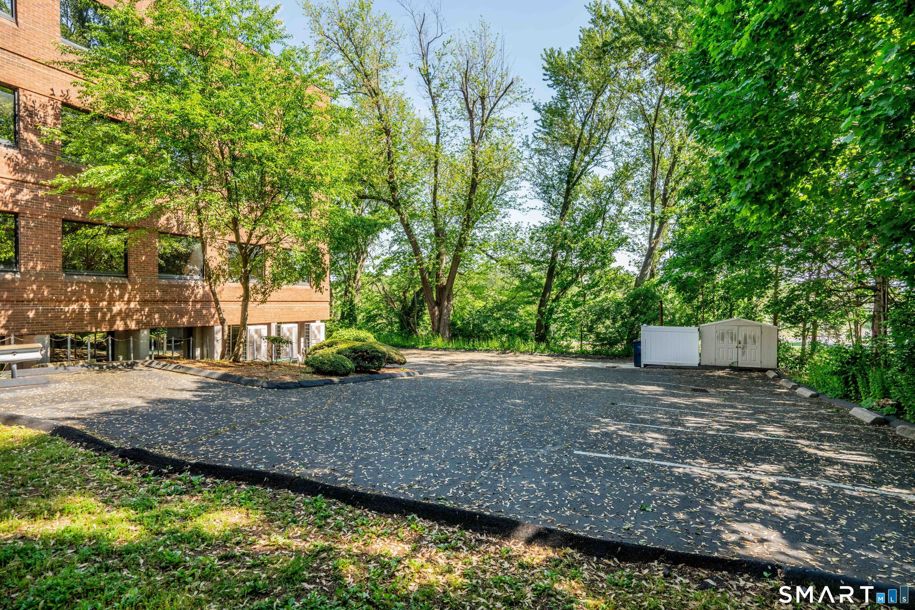 2751 Dixwell Avenue Hamden CT 06518