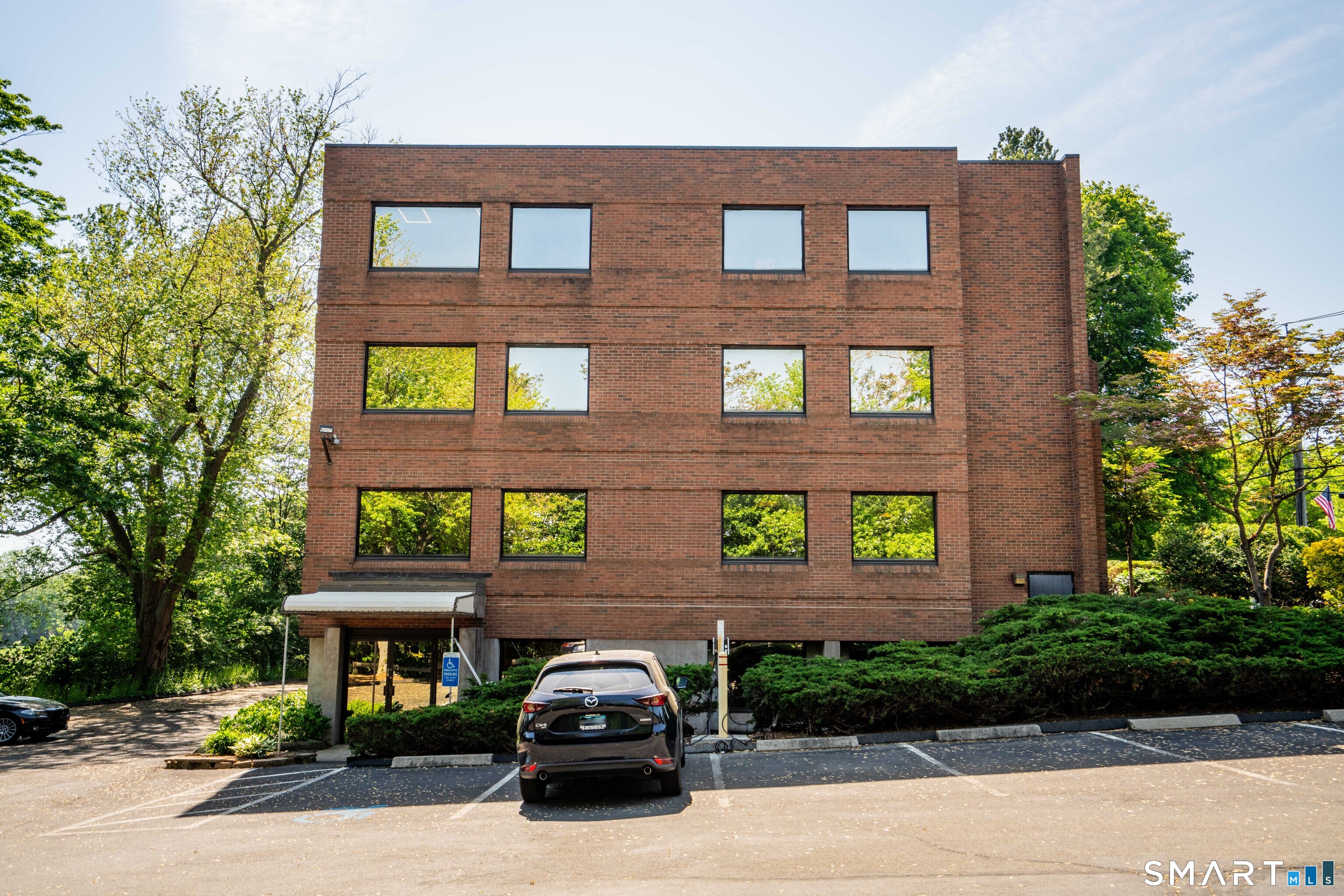 2751 Dixwell Avenue Hamden CT 06518