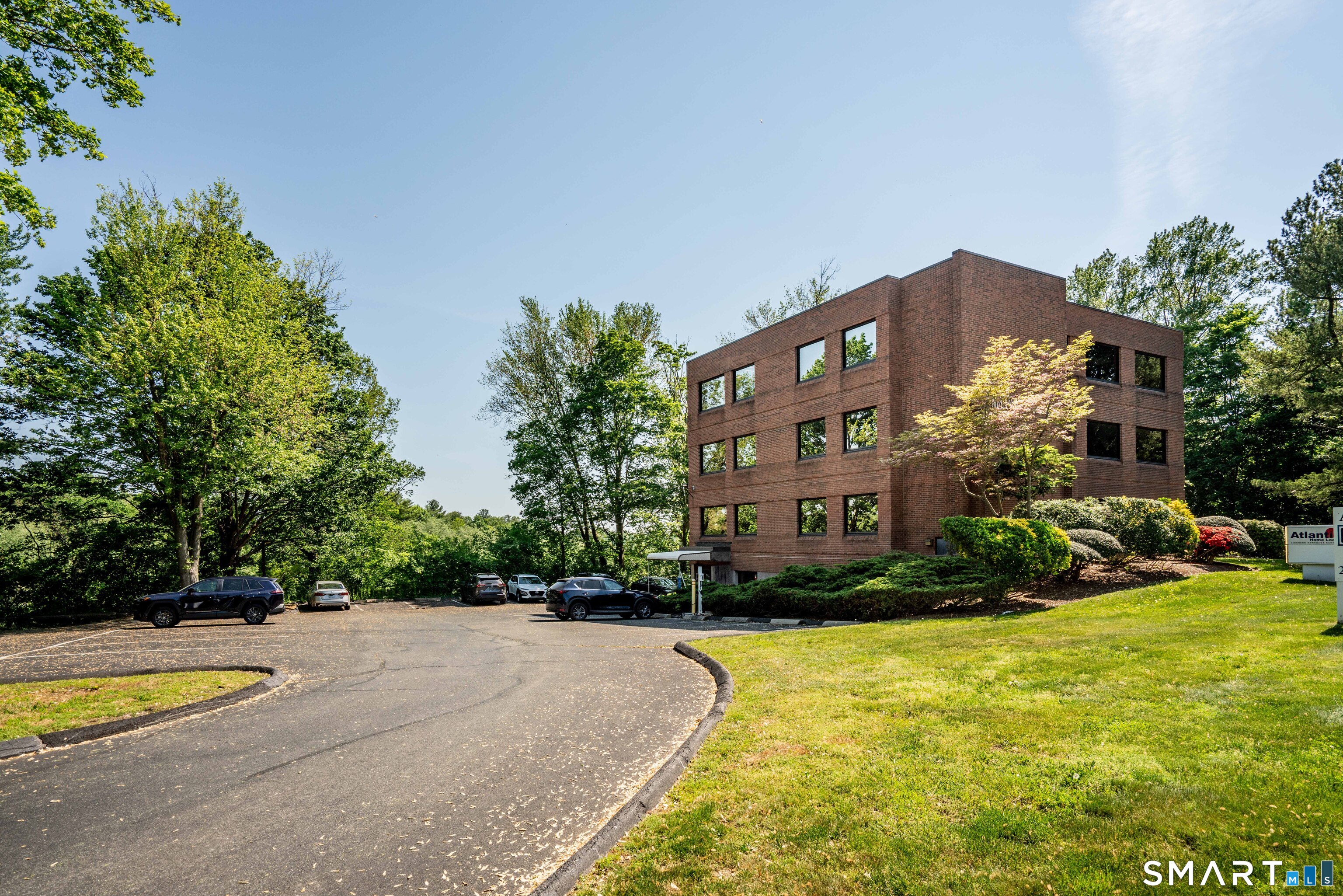 2751 Dixwell Avenue Hamden CT 06518
