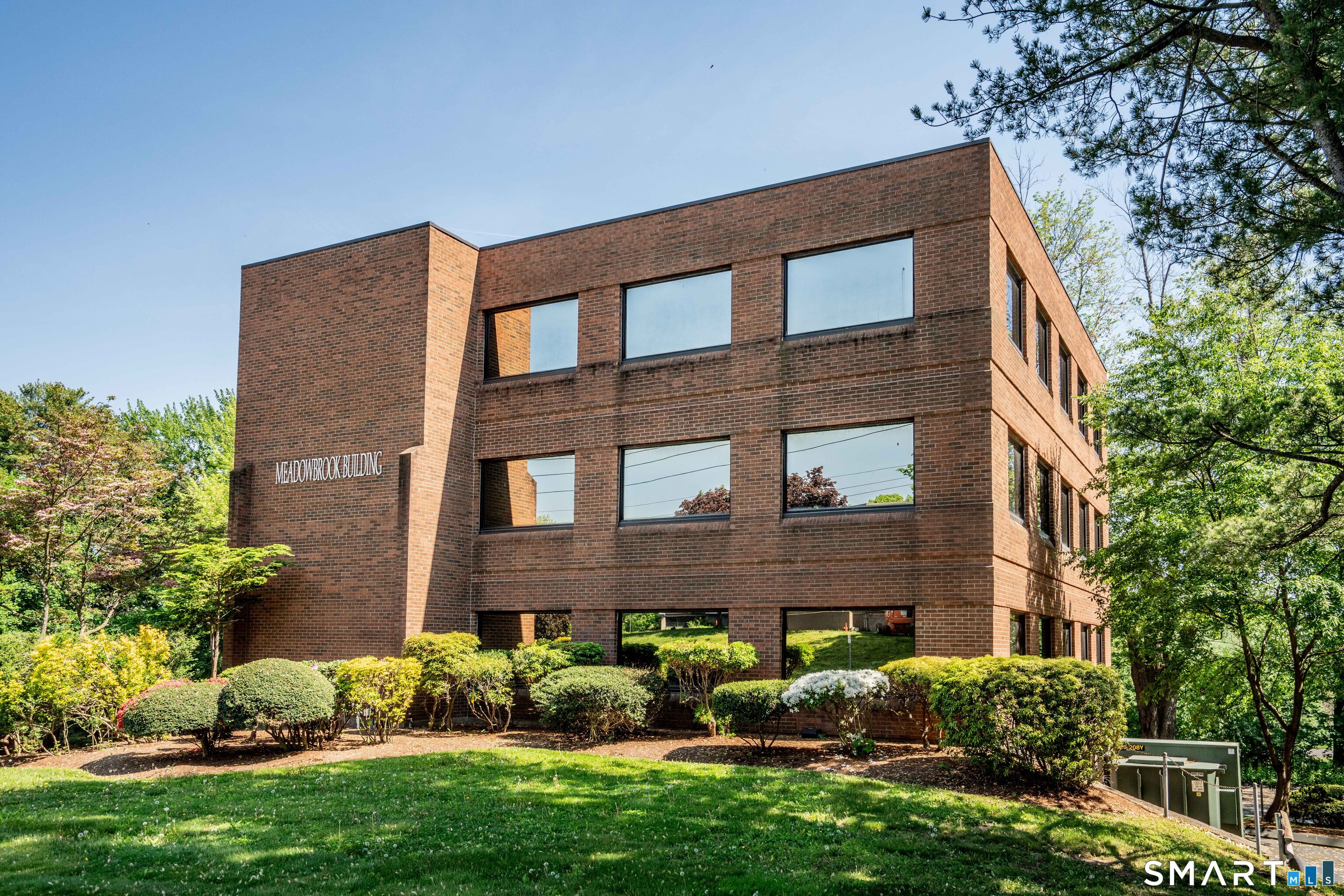2751 Dixwell Avenue Hamden CT 06518