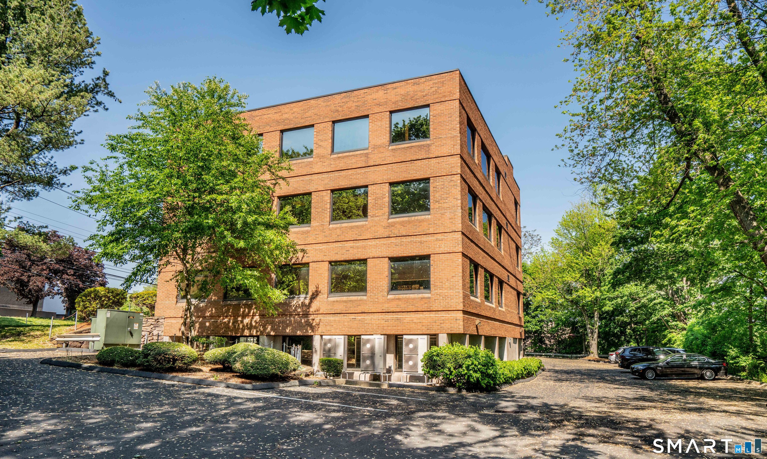 2751 Dixwell Avenue Hamden CT 06518