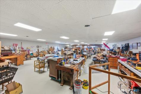 33 Boston Post Road Waterford CT 06385