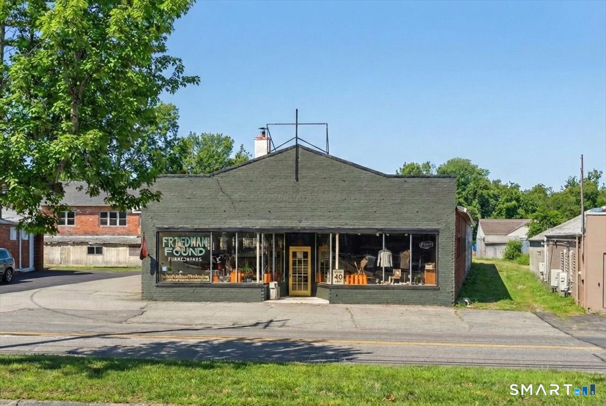33 Boston Post Road Waterford CT 06385