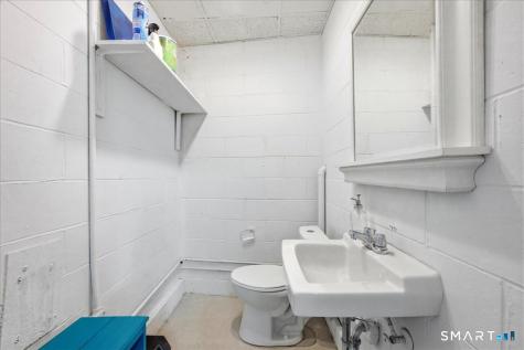 33 Boston Post Road Waterford CT 06385