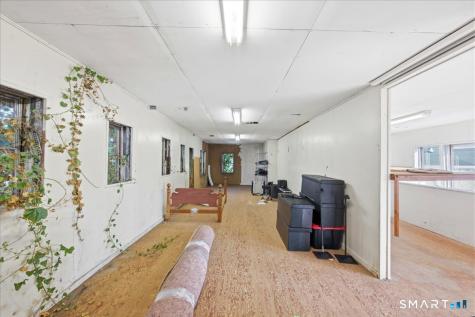 33 Boston Post Road Waterford CT 06385