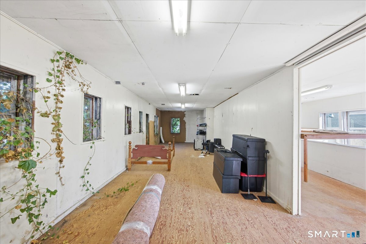 33 Boston Post Road Waterford CT 06385