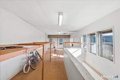 33 Boston Post Road Waterford CT 06385