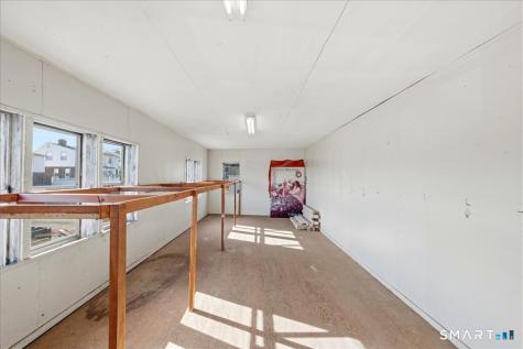 33 Boston Post Road Waterford CT 06385