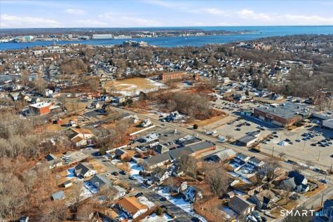 33 Boston Post Road Waterford CT 06385