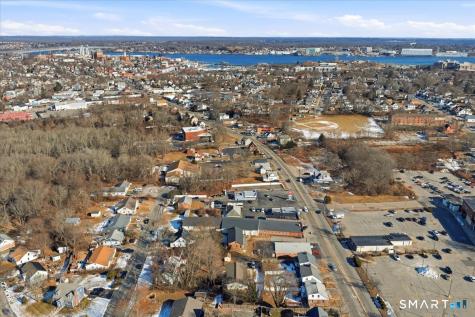 33 Boston Post Road Waterford CT 06385