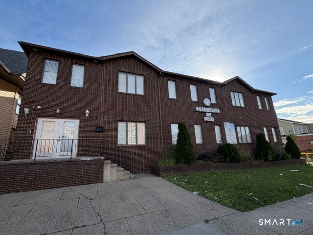 2212 Main Street Bridgeport CT 06606