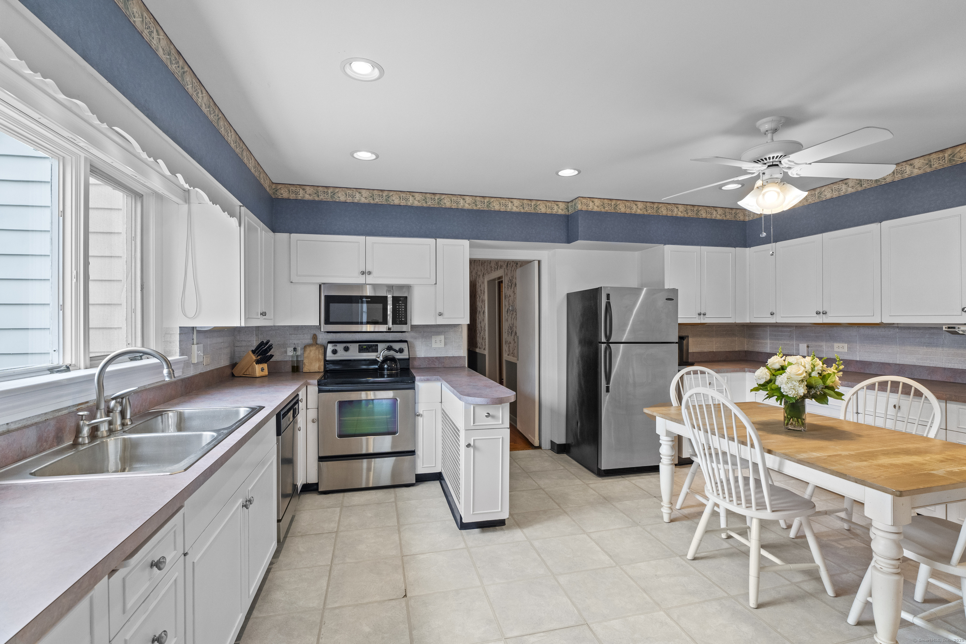 32 East Main Street Stonington CT 06355