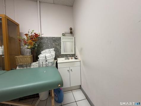 Bridgeport Avenue Milford CT 06460