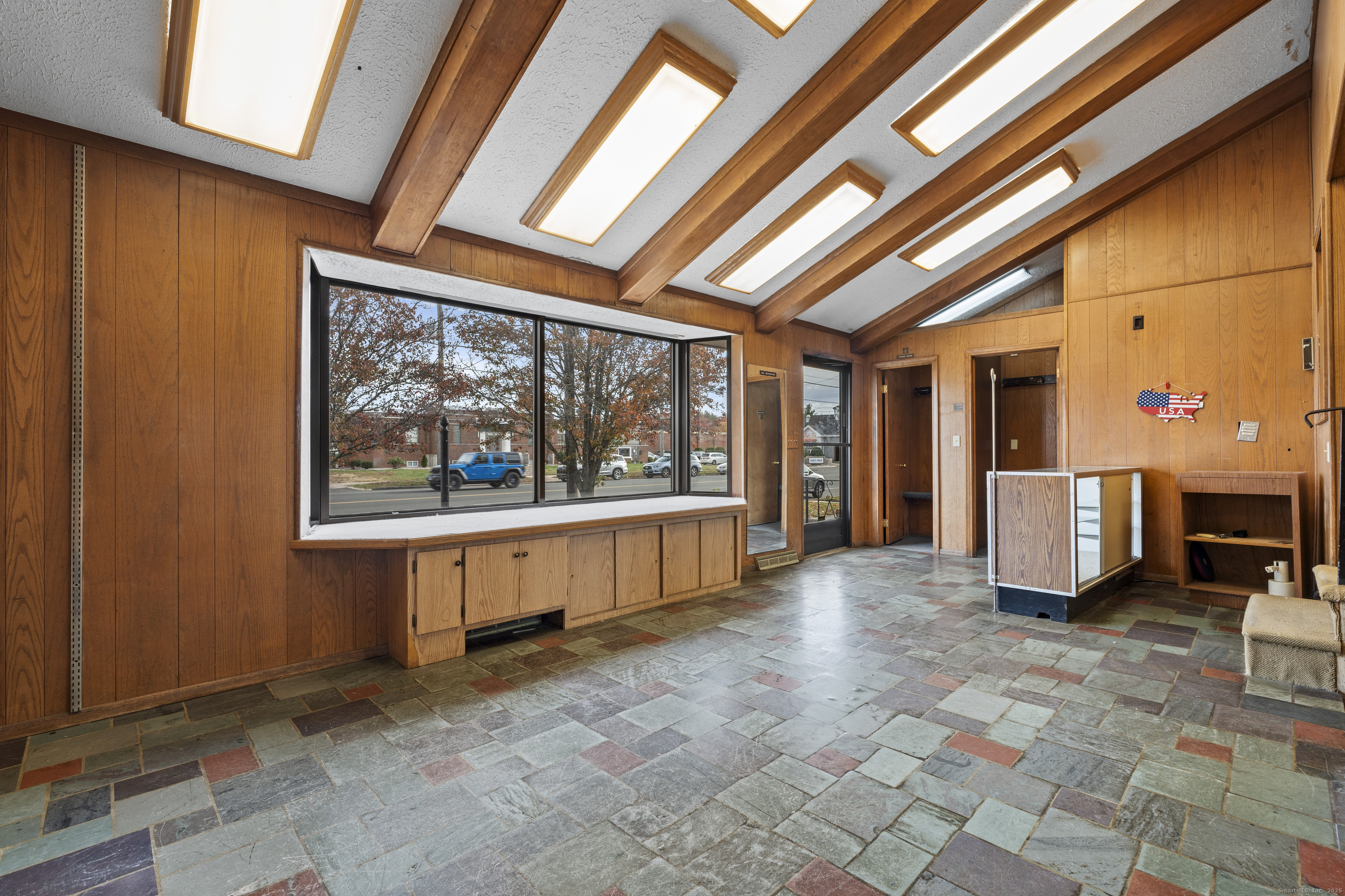 1422 Dixwell Avenue Hamden CT 06514