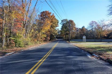 14 Colton Road East Lyme CT 06333