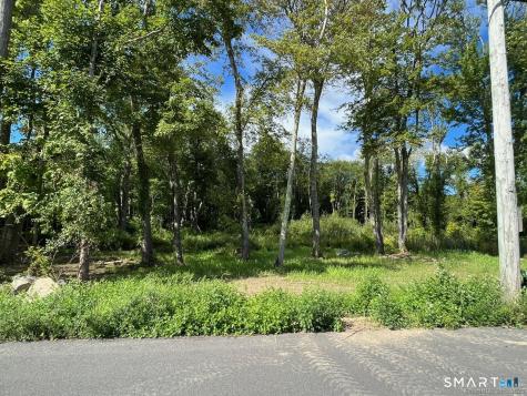 26 100 Acres Road Newtown CT 06470