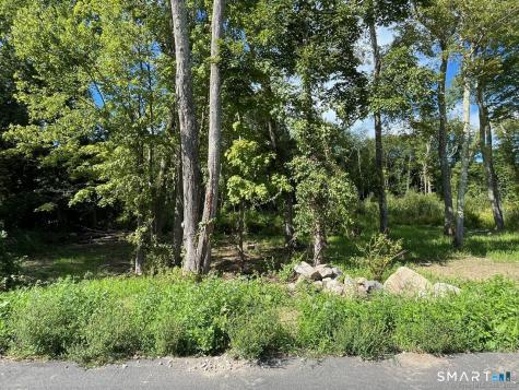 26 100 Acres Road Newtown CT 06470