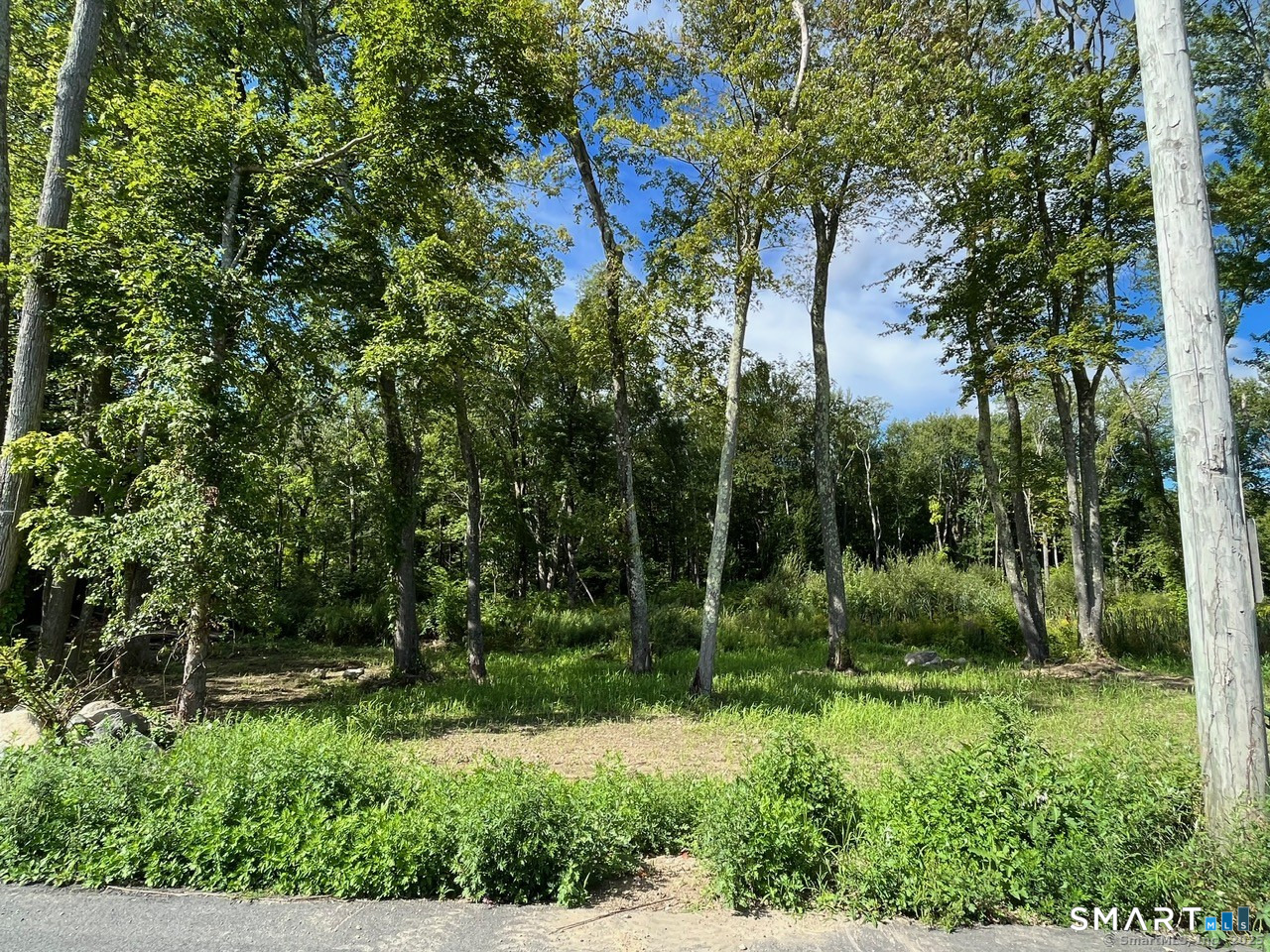 26 100 Acres Road Newtown CT 06470