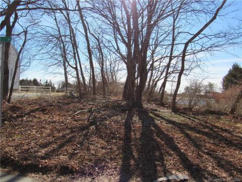 4 Ridgewood Avenue Waterford CT 06385