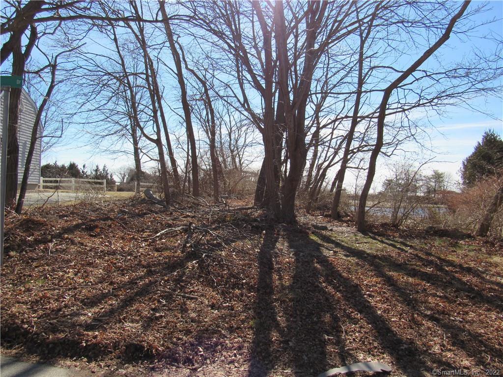 4 Ridgewood Avenue Waterford CT 06385