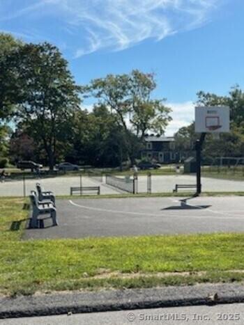 20 North Road East Lyme CT 06357