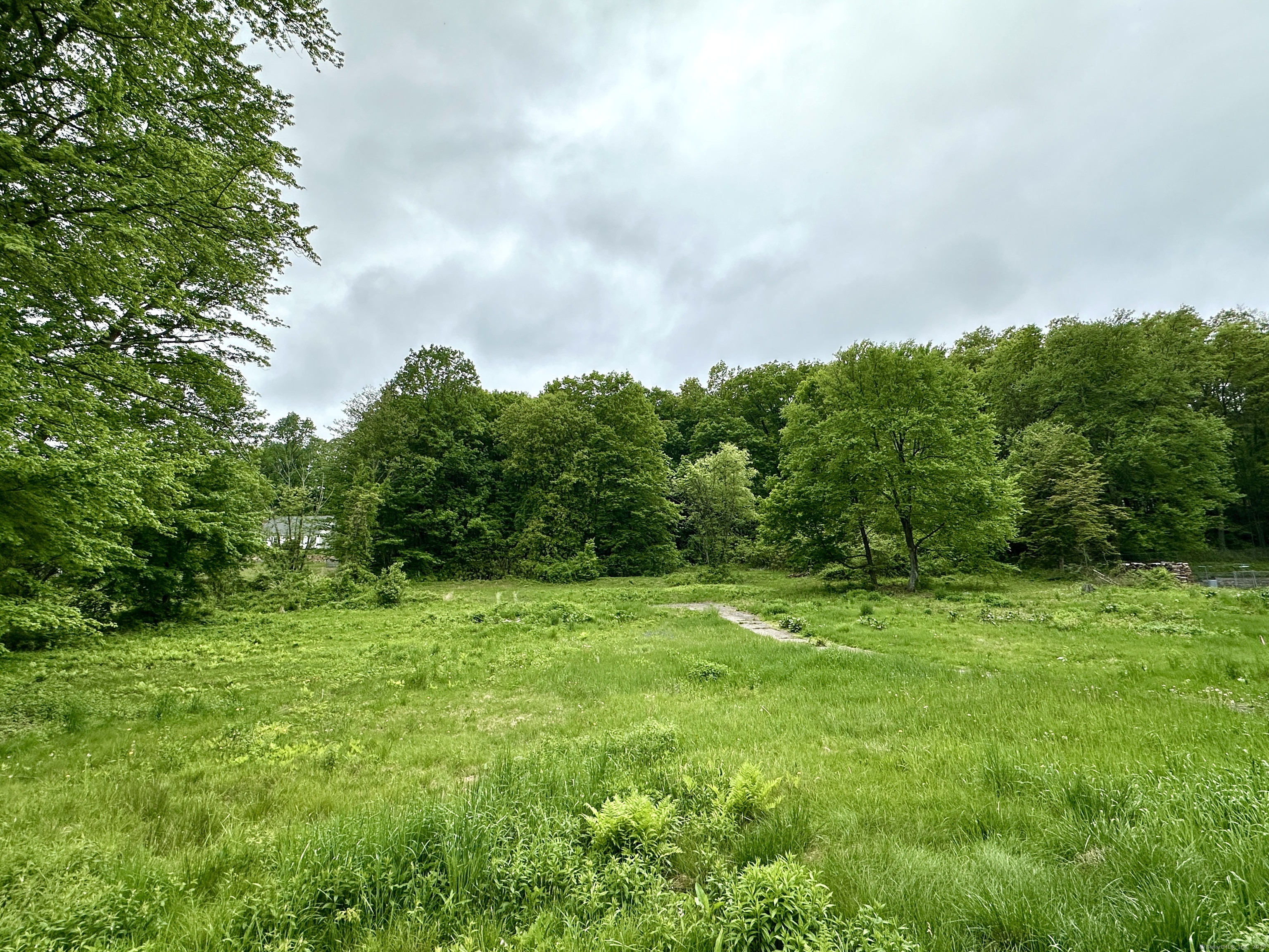 882 South Grand Street East Granby CT 06026