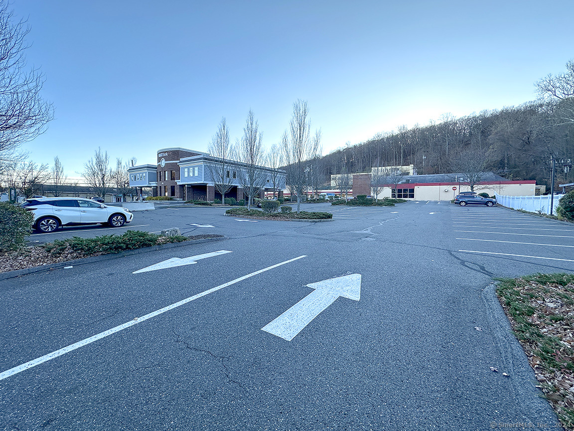 204 Amity Road Woodbridge CT 06525