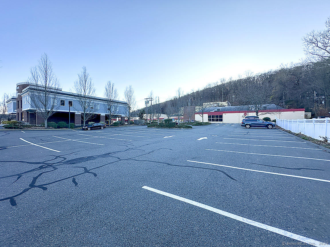 204 Amity Road Woodbridge CT 06525