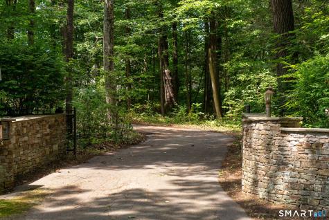 529 Deercliff Road Avon CT 06001